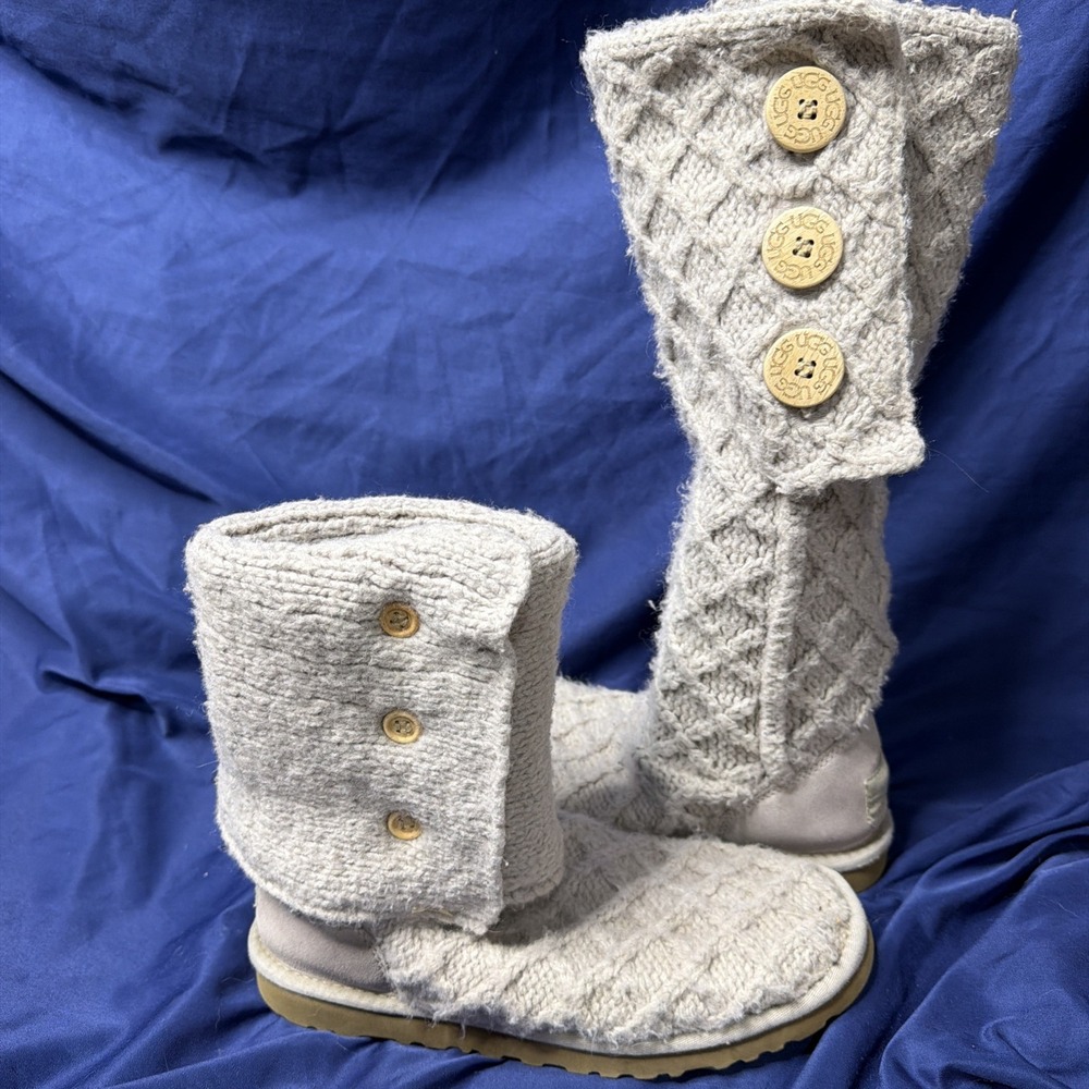 UGG Australia Cardy Knit Cream & Gold 3 Button Sweater Boots Women's Size 8 Cozy